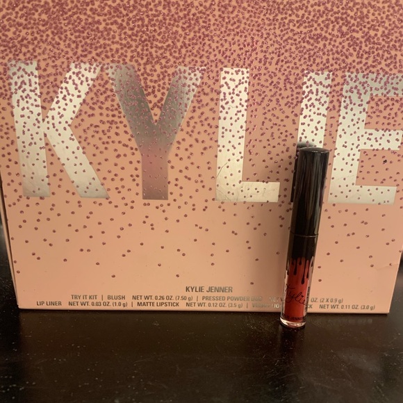 Kylie Cosmetics Other - Victoria mini ✨